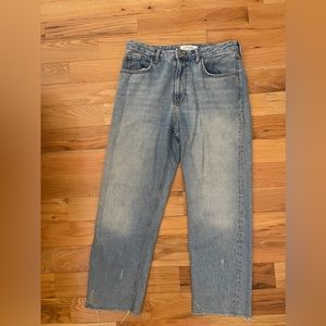 Zara light wash boyfriend style raw hem jeans - size US 8